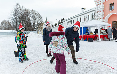 Возле стен Данилова ставропигиального монастыря состоялась благотворительная ярмарка и игровая площадка