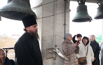 На колокольне Данилова монастыря Москвы совершают звоны Светлой седмицы.