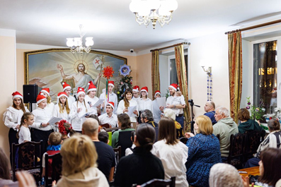 В подростковом клубе «Пилигримия» при Даниловом монастыре Москвы славили Богомладенца Христа