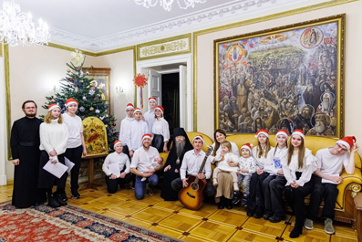 В подростковом клубе «Пилигримия» при Даниловом монастыре Москвы славили Богомладенца Христа