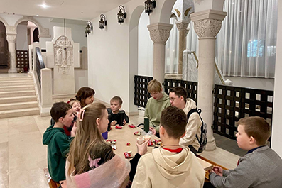 В подростковом клубе «Пилигримия» прошла встреча курса «Я в храме» при Даниловом монастыре Москвы.
