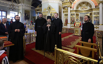 Сотрудники Данилова монастыря Москвы поздравили наместника обители со Светлым праздником Пасхи.