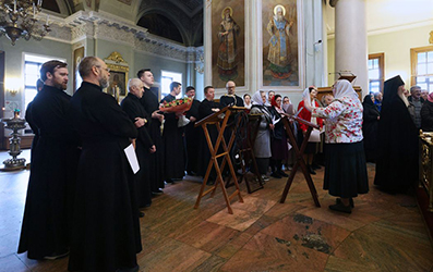 Сотрудники Данилова монастыря Москвы поздравили наместника обители со Светлым праздником Пасхи.