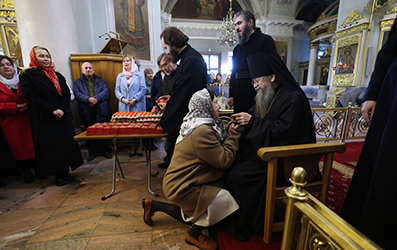 Сотрудники Данилова монастыря Москвы поздравили наместника обители со Светлым праздником Пасхи.