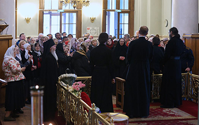 Сотрудники Данилова монастыря Москвы поздравили наместника обители со Светлым праздником Пасхи.