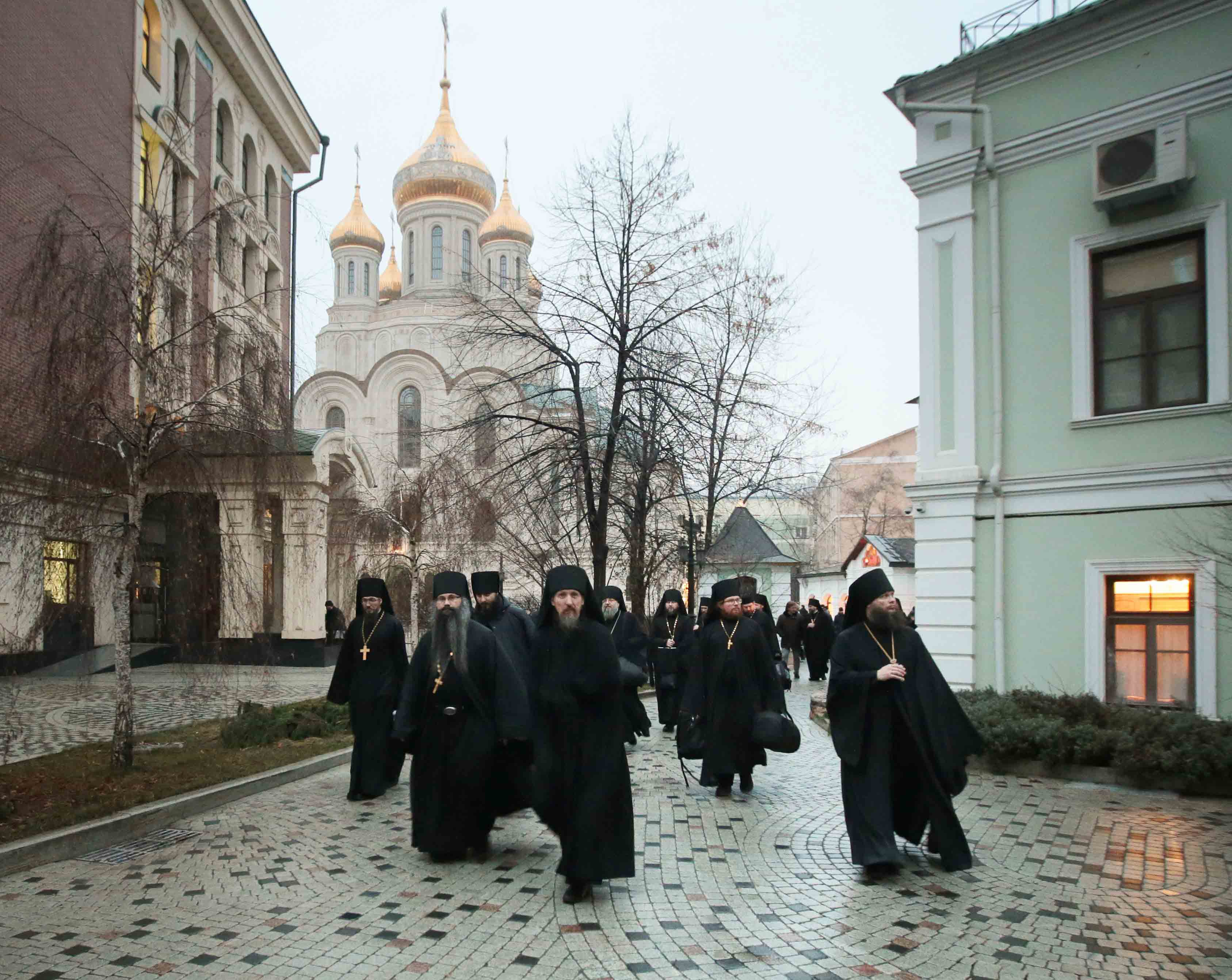 Сегодня в сретенском монастыре. Сретенский мужской монастырь в Москве. Храм Сретенского монастыря в Москве.