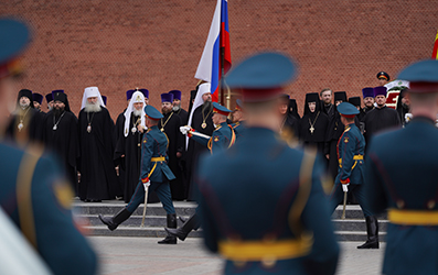 Святейший Патриарх Московский и всея Руси Кирилл возложил венок к могиле Неизвестного солдата в Александровском саду у Кремлевской стены, 8 мая 2022 г.
